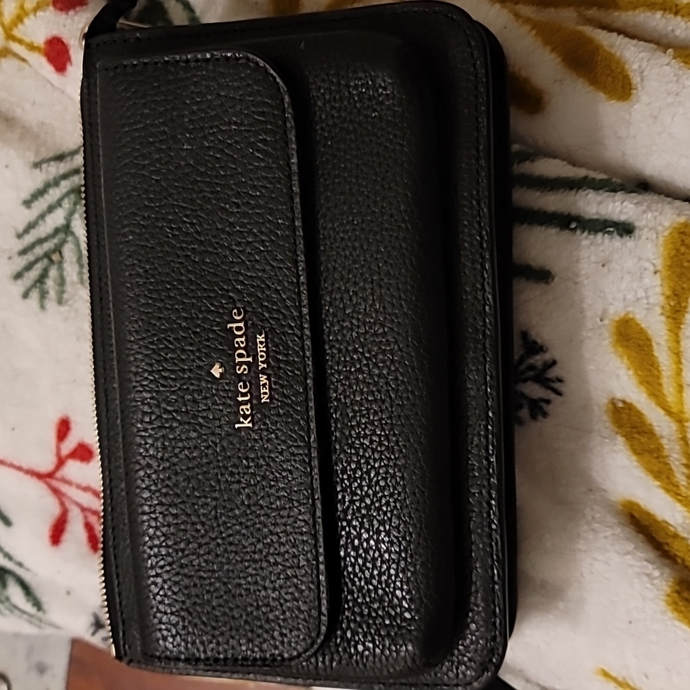 Bag Kate Spade small crossover purse. Good for going out with minimal items